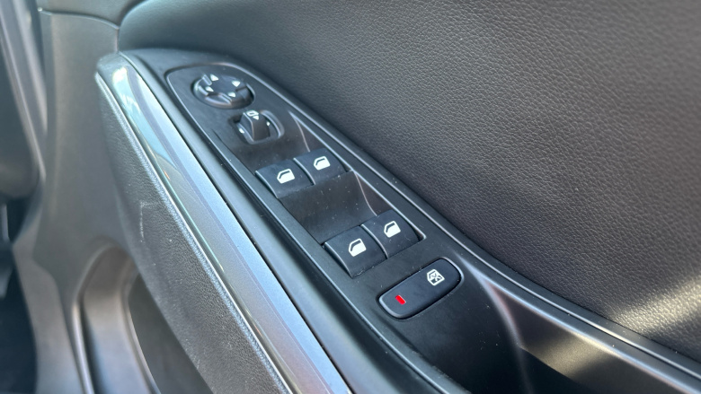 Vauxhall Grandland X 1.6 Hybrid4 300 Ultimate Nav 5dr Auto Hatchback